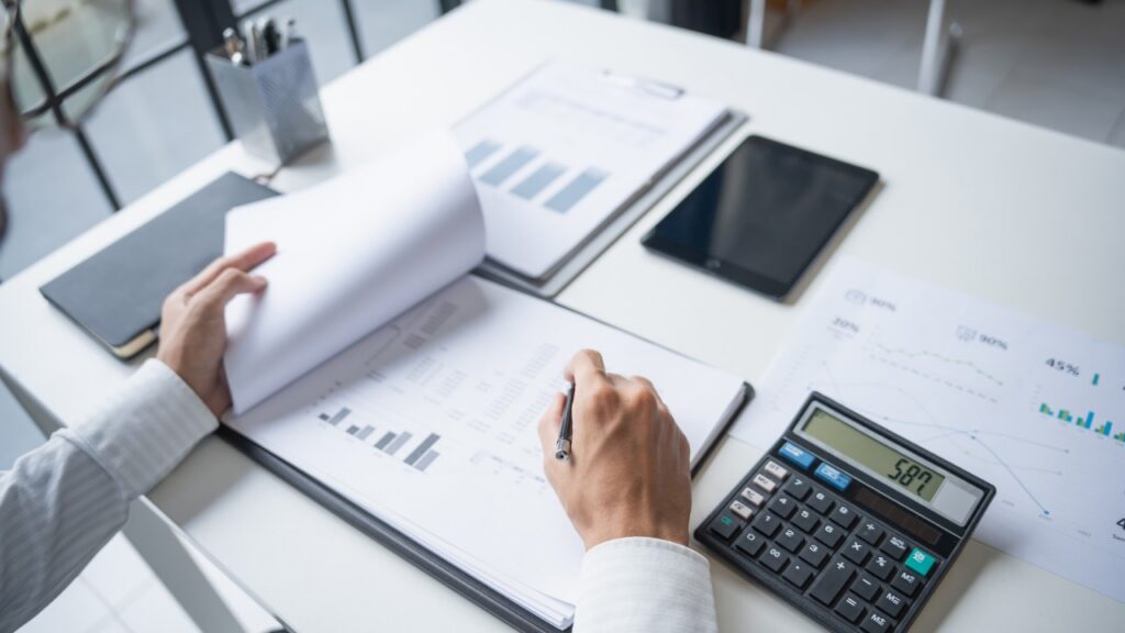 Kế toán nội bộ – East West Brewing